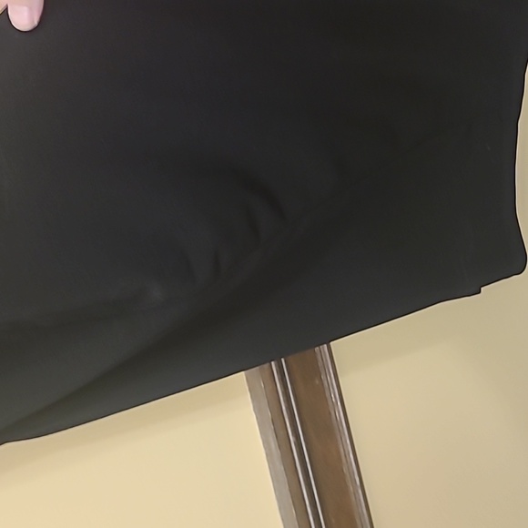 Scoop neck black top like new condition perfect for work or date Nighy - Picture 4 of 4